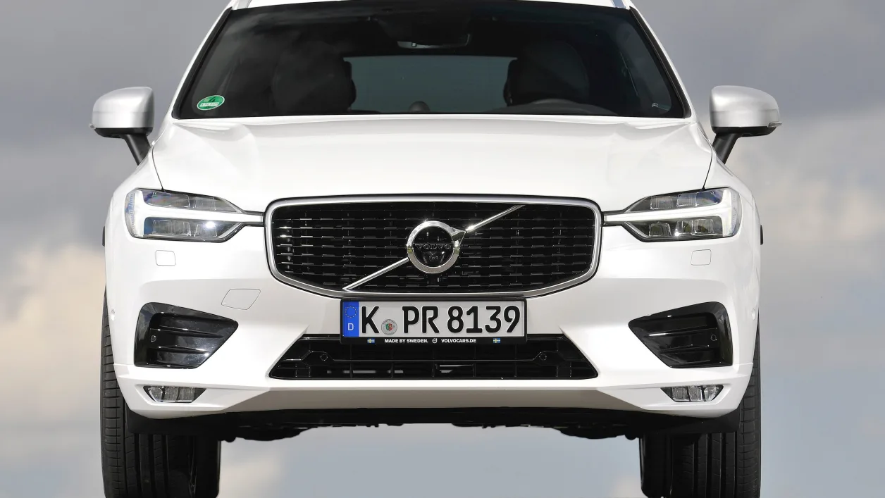 Volvo XC60 T8 Twin Engine AWD Geartronic - Voges Automobile GmbH