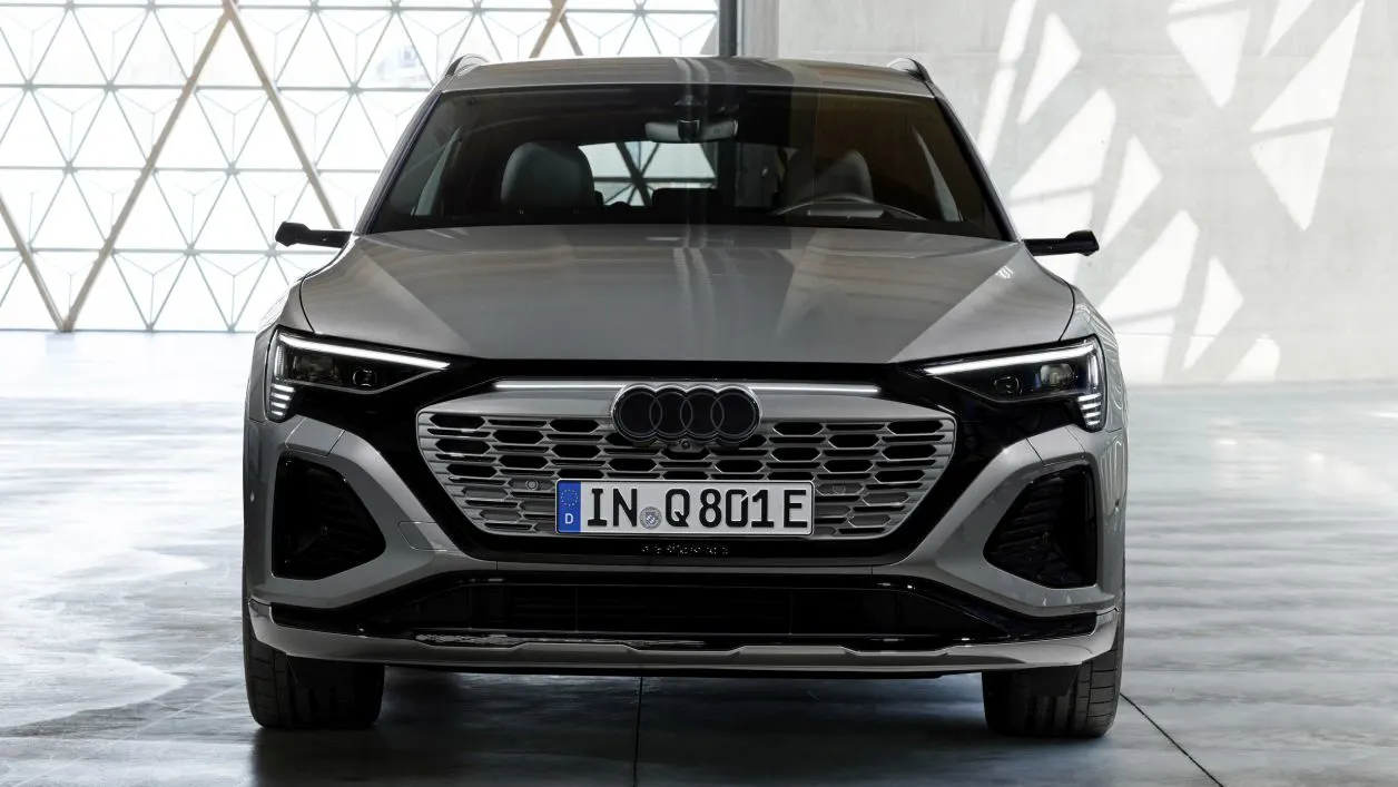 Audi Q8 e-tron 55 advanced quattro (ab 02/23): Technische Daten, Bilder,  Preise