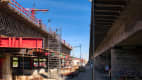 Die neue Leverkusener Brücke (l.) wird direkt nördlich der alten Brücke (r.) gebaut