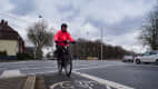Radfahrerin Anke Preuss auf ihrem Heimweg von Bochum nach Essen