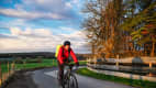 Radfahrer Matthes Heise auf seinem täglichen Arbeitsweg bei Rheinbach in der Voreifel