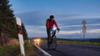 Radfahrer Matthes Heise auf seinem täglichen Arbeitsweg bei Rheinbach in der Voreifel