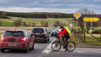Radfahrer Matthes Heise auf seinem täglichen Arbeitsweg bei Rheinbach in der Voreifel