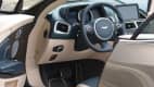 Cockpit des Aston Martin DB11 Volante