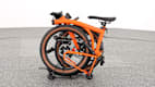 Das Klapprad von Brompton eingeklappt fotografiert