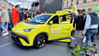 Ein BYD Dolphin Surf ist auf der IAA 2025 in München von vorne zu sehen.