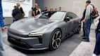 Front und Seitenansicht eines stehenden Polestar 5