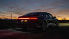 Rücklichter des Lucid Air Sonnenuntergang