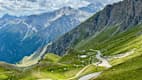 Aussicht vom Col Agnel über die französisch-italienische Alpenlandschaft, ideal für Motorradfahrer