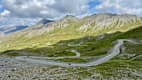 Serpentinenstraße am Col Agnel, beliebter Hochalpenpass für Motorradfahrer