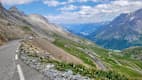 Passstraße des Col du Galibier mit Serpentinen, eine der bekanntesten Alpenrouten