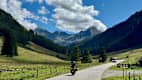Motorradfahrer auf der Nordrampe am Sölkpass in Österreich.