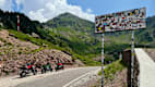 Drei Motorräder stehen am Manghenpass in Italien