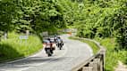 Motorradfahrer unterwegs auf dem Vrsicpass in Slowenien