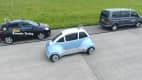 Das hellblaue Robomobil der DLR auf dem ADAC Testgelände