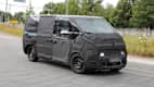 Front und Seitenansicht eines Erlkönigs des Kia PV5 Electric Van Prototyps