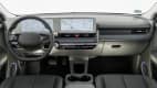 Elektro-SUV Hyundai Ionic 5 Cockpit mit Lenkrad, zwei Displays und Sitzen