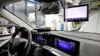 Das Cockpit eines Opels beim Eco Test 2023 im ADAC Technik Zentrum Landsberg.