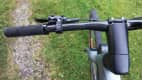Blick auf die Bremse am Lenker des E-Bikes Fiido