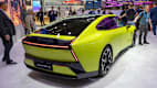 Heckansicht eines Xpeng P7 auf der IAA 2025 in München.