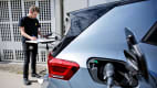 Der Akku eines  Elektroauts wird auf Ladeverluste vom ADAC getesten