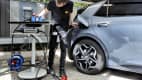 Der Akku eines  Elektroauts wird auf Ladeverluste vom ADAC getesten