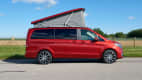 Mercedes Marco Polo mit aufgestelltem Hubdach