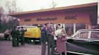 Eröffnung der Straßenwachtstation "Isartaler Holzhaus" bei München im September 1957