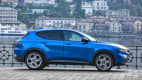 Seitenansicht eines stehenden Alfa Romeo Tonale