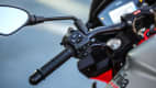 Detailansicht des Lenkers der Aprilia Tuono 660