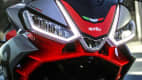 Detail der Scheinwerfer der Aprilia Tuono 660