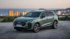 Front und Seitenansicht eines stehenden Audi Q3