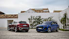 Zwei Audi Q5 stehen nebeneinander. Einer ist mit dem Heck zu sehen, der andere mit der Front