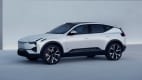 Seitenansicht eines stehenden Polestar 3