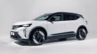Seitenansicht eines stehenden Renault Scenic e