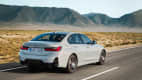 Fahraufnhame des BMW 3er mit Facelift von hinten