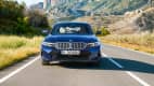 Facelift für den neuen BMW 3er - die Front des dunkelblauen Models während der Fahrt