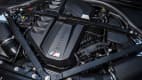 Blick auf den Motor des BMW M2