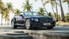 Front und SEitenansicht eines stehenden Bentley Continental Convertible