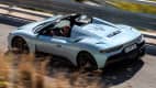 Der Maserati Cielo Cabrio fahrend von oben