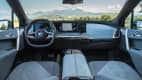 Das schwarzgraue Cockpit des ersten BMW iX
