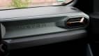 Detail der Amatur des Dacia Duster Hybrid