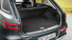 Blick in den geöffneten Kofferraum des Genesis Electrified GV70