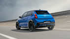 Heckansicht eines fahrenden Alpine A290