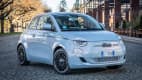 Frontanischt eines fahrenden Fiat 500 E