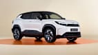 Front und Seitenansicht eines stehenden Toyota Urban Cross