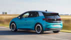 Heckansicht des VW ID.3 fahrend