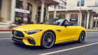 Front und Seitenansicht eines fahrenden Mercedes SL