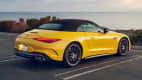 Heck und Seitenansicht eines stehenden Mercedes SL
