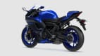 Seitenansicht einer stehenden Yamaha R7